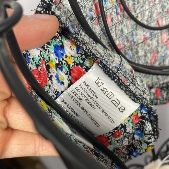 ANTHROPOLOGIE Pins & Needles Floral Smocked Cropped Halter Tank Top - Size XS - Picture 8 of 9